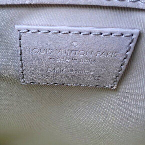 Louis Vuitton White Spring-Summer 2023 Men's Collection Neo Tote - Picture 12 of 16